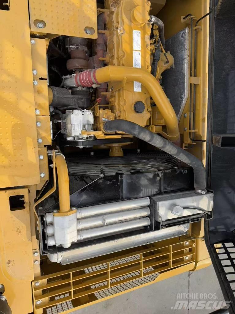 CAT 330d2 Vikšriniai ekskavatoriai