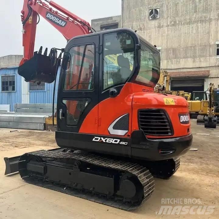 Doosan DX60 Vikšriniai ekskavatoriai