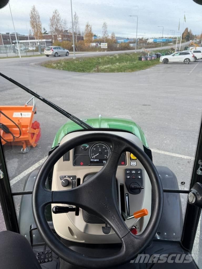 John Deere 3046 R Naudoti kompaktiški traktoriai