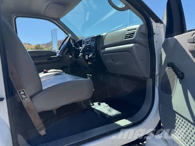 Ford F 650 Savivarčių priekabų vilkikai