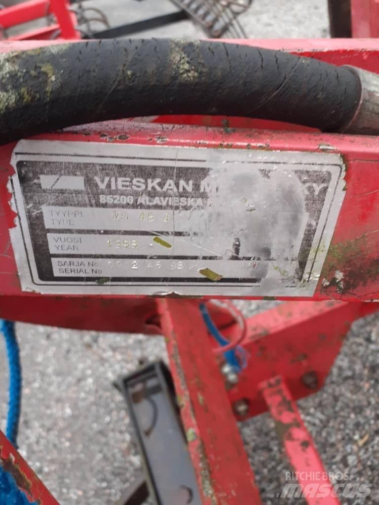 VM 45 J Akėčios