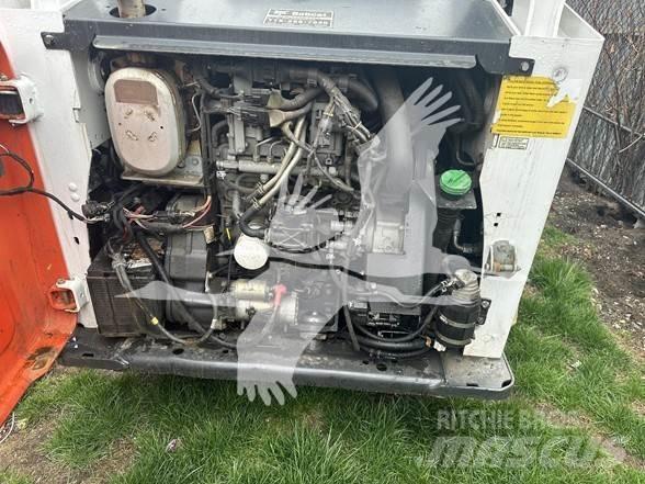 Bobcat S750 Krautuvai su šoniniu pasukimu