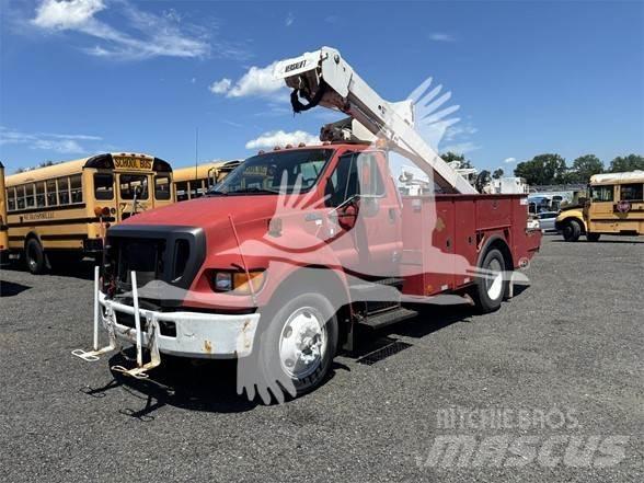 Ford F750 Ant vilkikų montuojamos kėlimo platformos