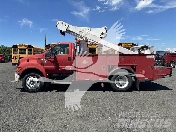 Ford F750 Ant vilkikų montuojamos kėlimo platformos
