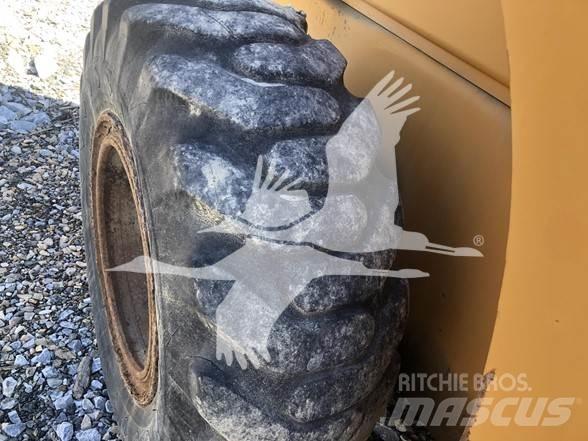 Ford GZ411V Naudoti ratiniai krautuvai