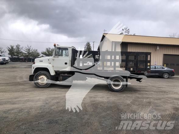 Ford L8000 Statyba - Kita
