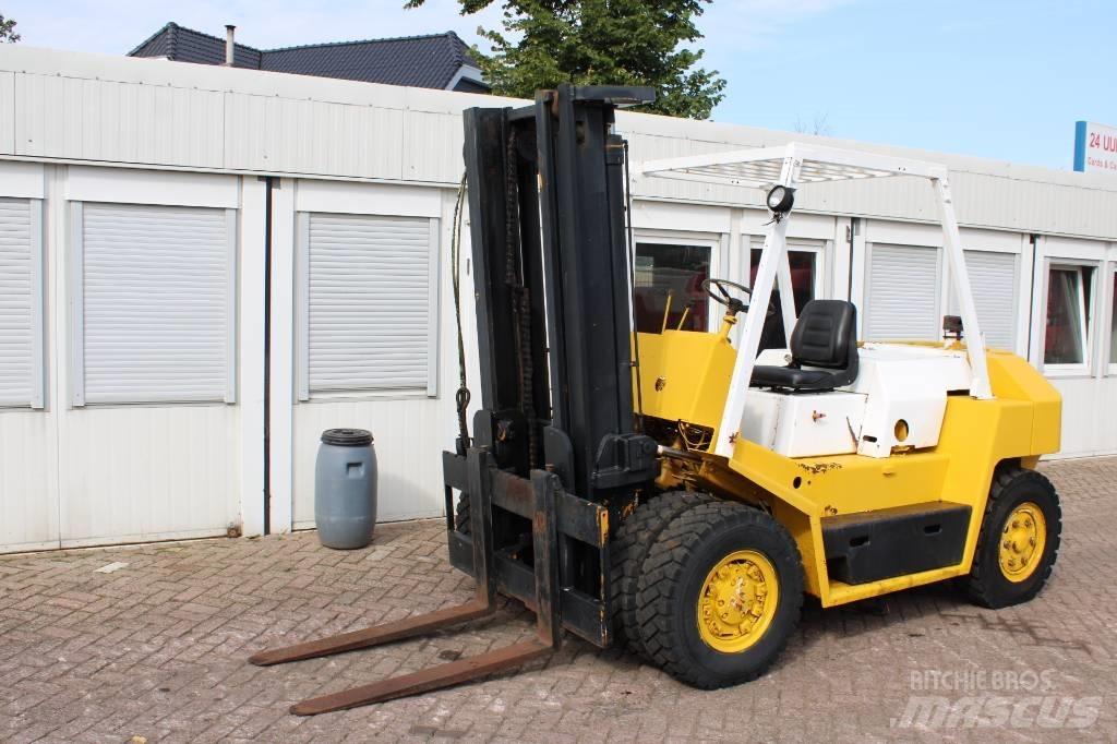 TCM FD60 Dyzeliniai krautuvai