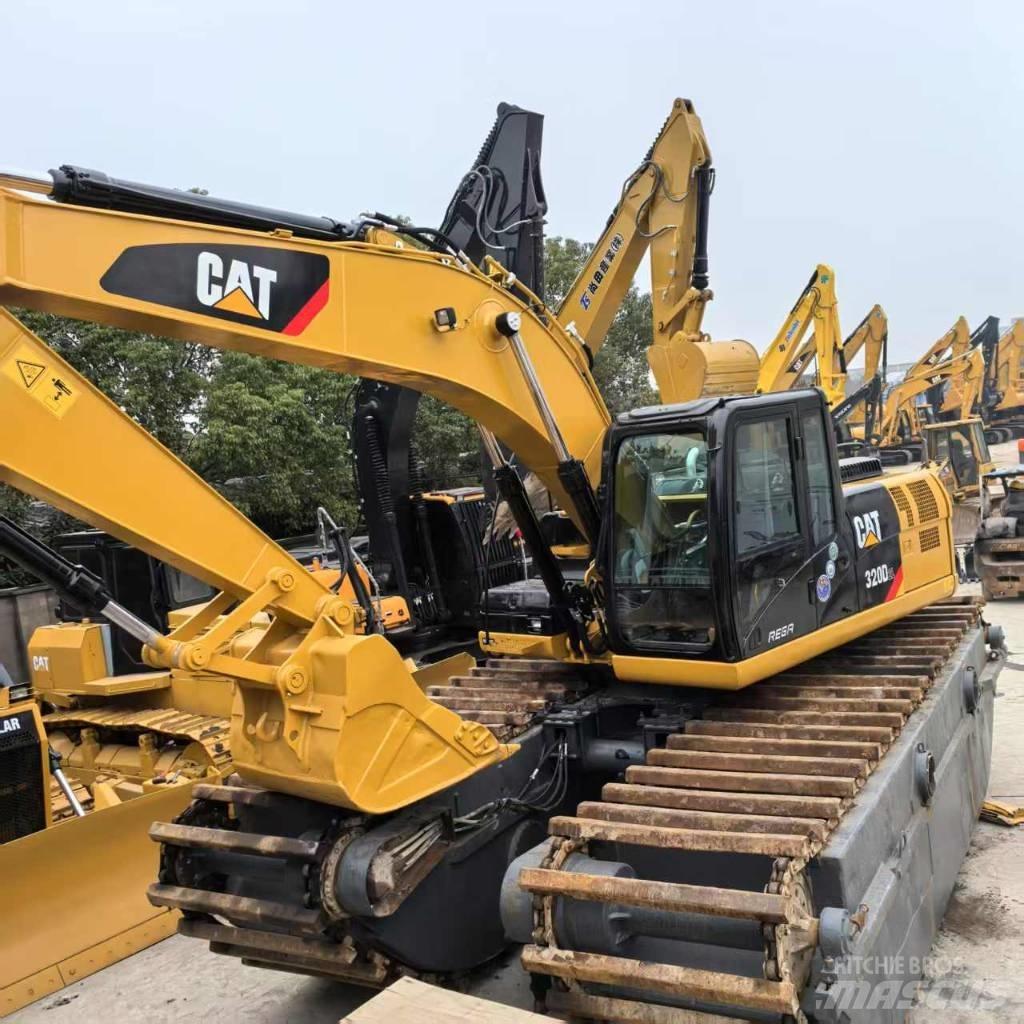 CAT 320 D Amfibiniai ekskavatoriai