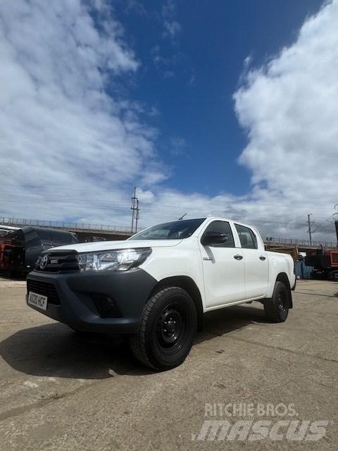 Toyota Hilux Pikapai / Bortiniai sunkvežimiai
