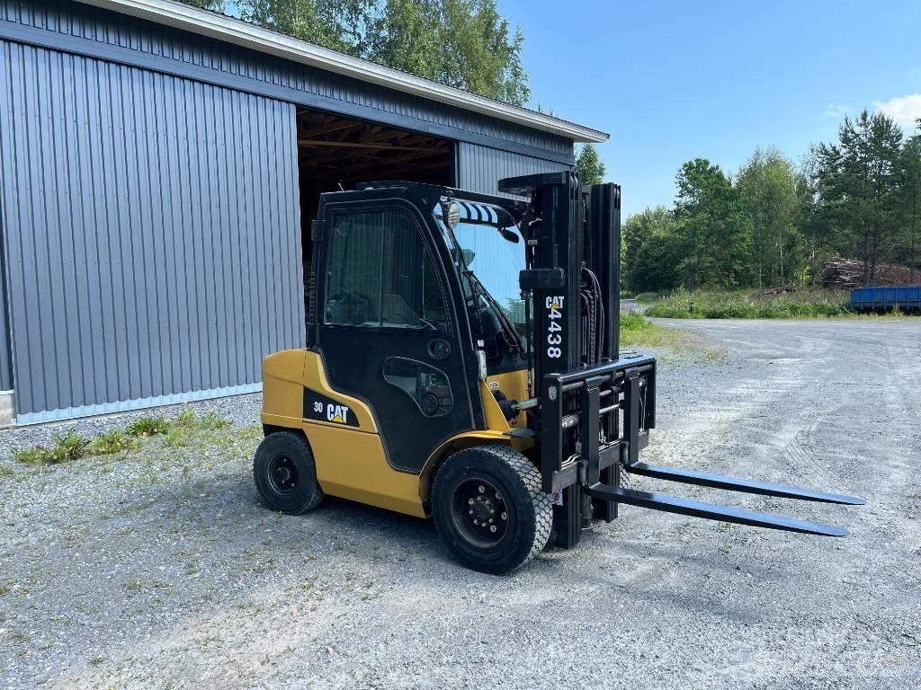 CAT DP 30 N Dyzeliniai krautuvai
