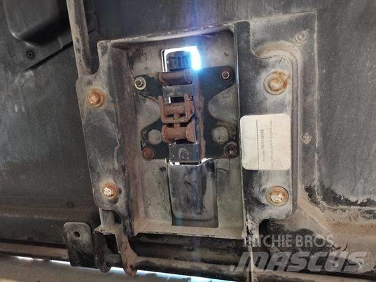 CAT TH337 mask Kabinos ir interjeras