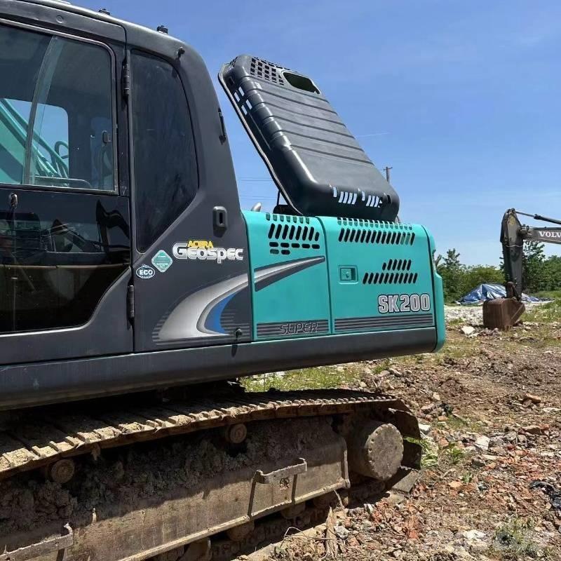 Kobelco SK 200 Vikšriniai ekskavatoriai