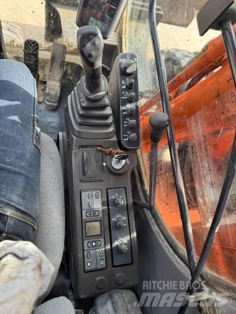 Hitachi ZX 160 W Ratiniai ekskavatoriai