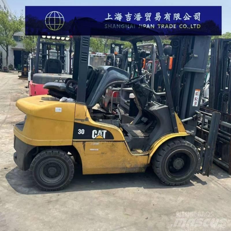 CAT DP 35 N Dyzeliniai krautuvai