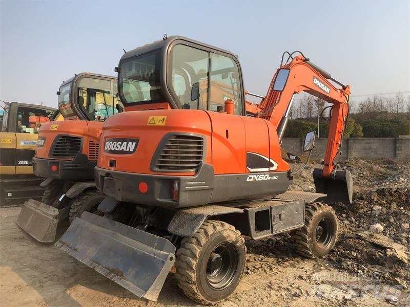 Doosan DX60 Vikšriniai ekskavatoriai