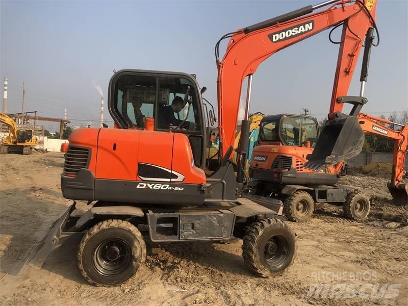 Doosan DX60 Vikšriniai ekskavatoriai