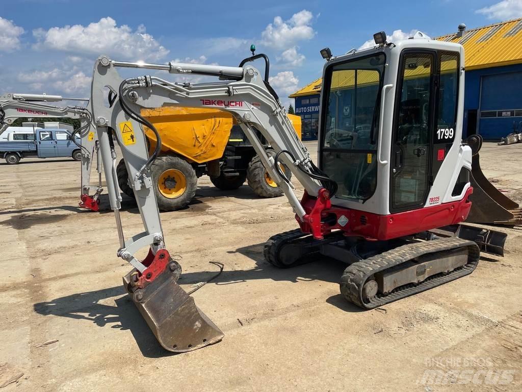 Takeuchi TB225 Mini ekskavatoriai < 7 t