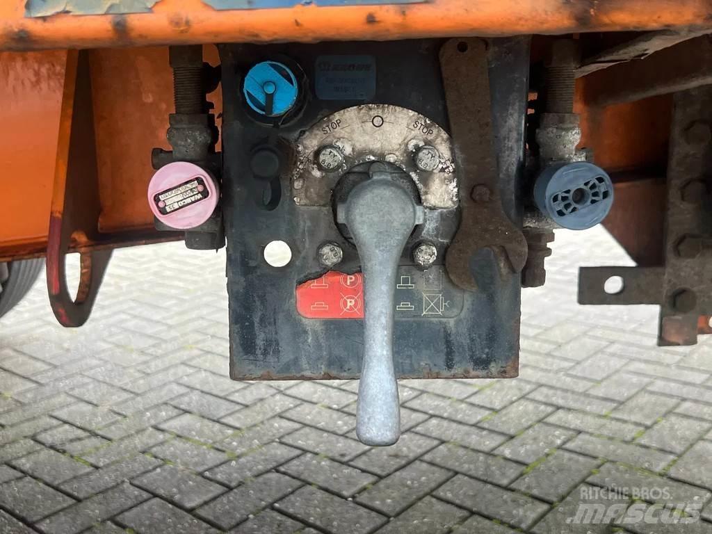 Krone + 3 AXEL + MEGA Tentinės puspriekabės