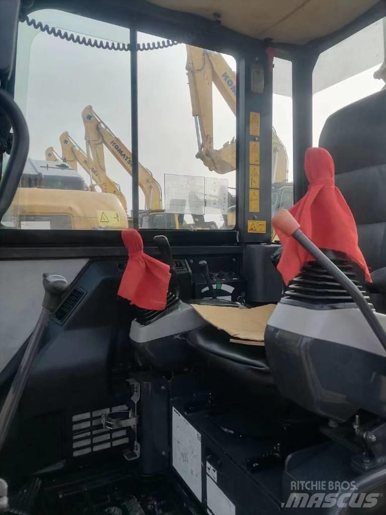 Komatsu PC56-7 Vikšriniai ekskavatoriai