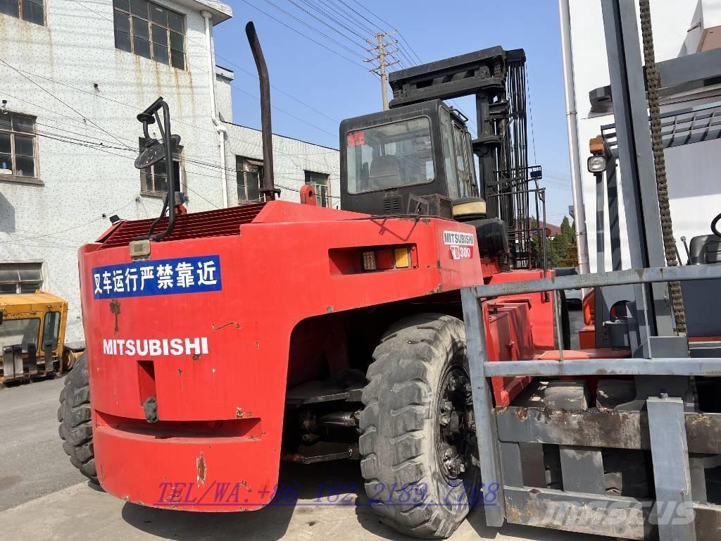 Mitsubishi FD300 Teleskopiniai krautuvai