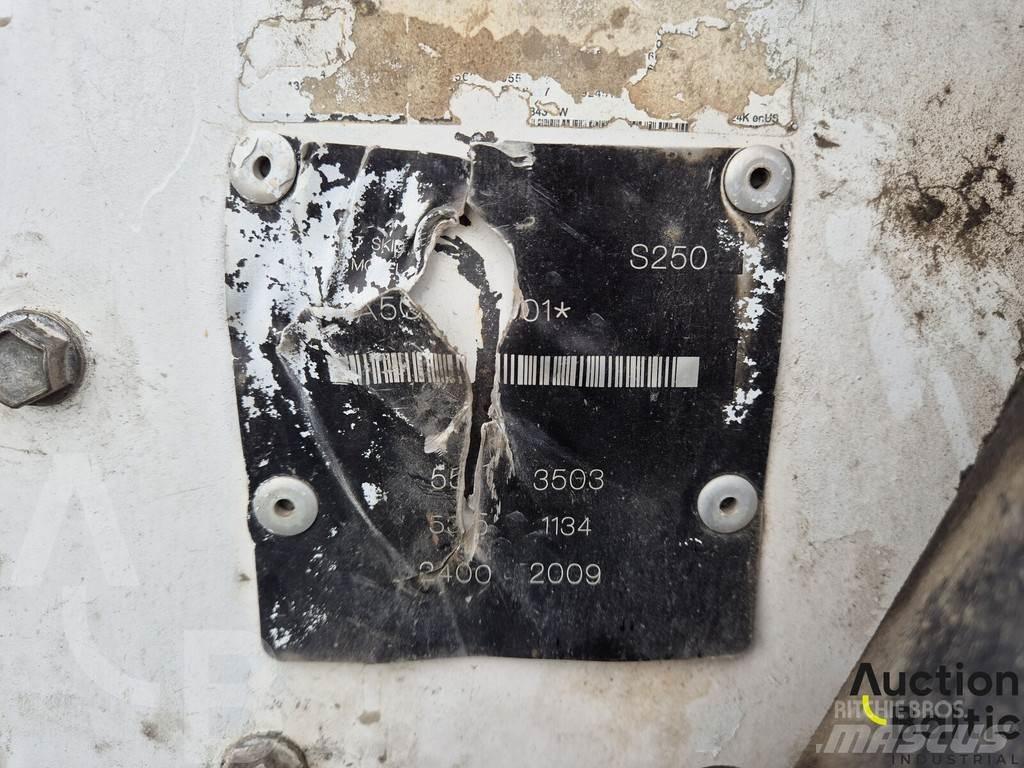 Bobcat S 250 Krautuvai su šoniniu pasukimu