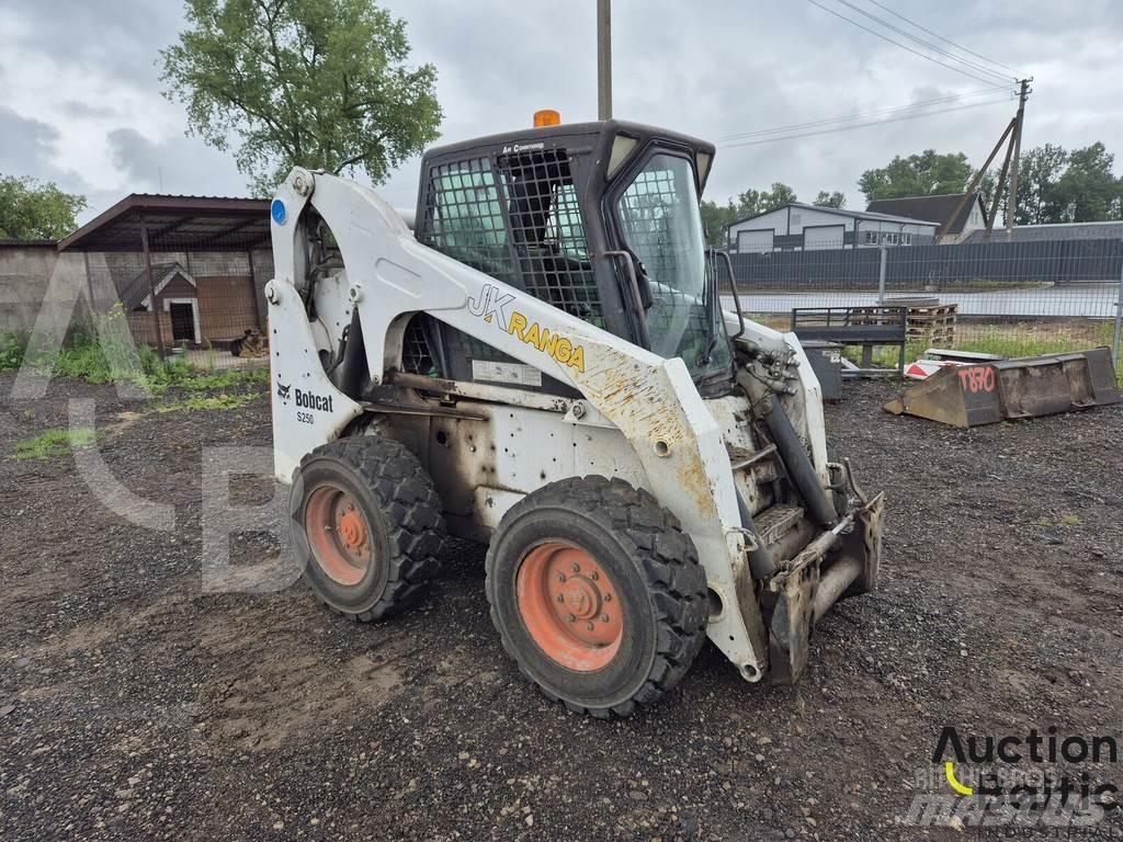 Bobcat S 250 Krautuvai su šoniniu pasukimu