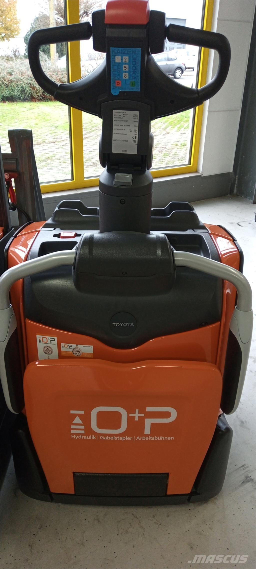 Toyota LPE200 Rankiniai vėžimėliai