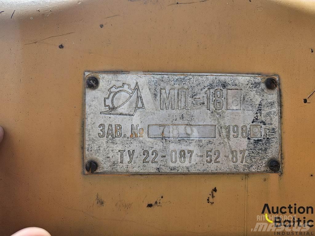  T - 130 Vikšriniai buldozeriai