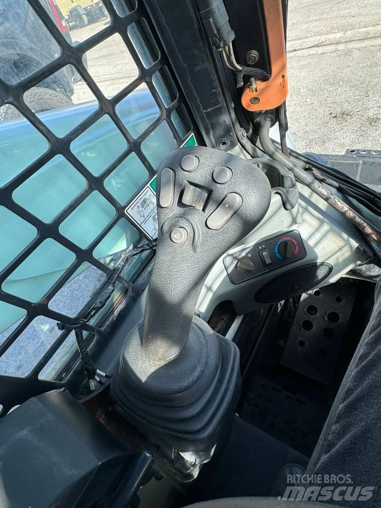 Bobcat S 770 Krautuvai su šoniniu pasukimu