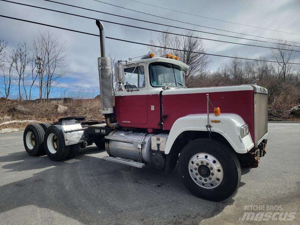 Mack RW613 Naudoti vilkikai