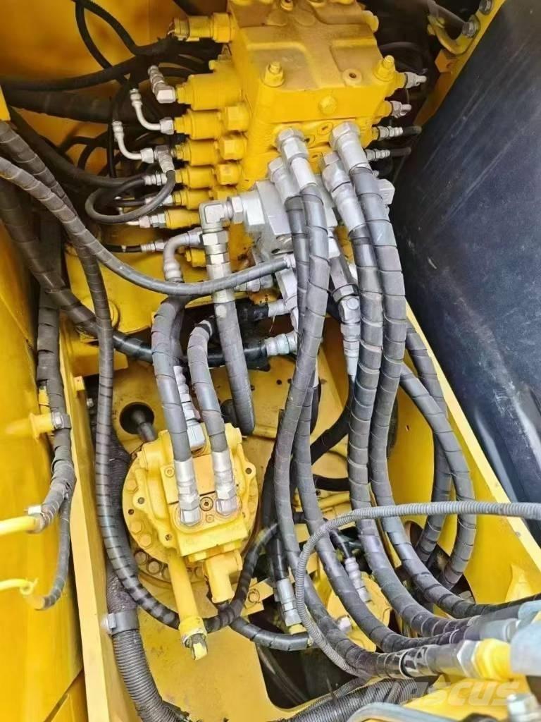 Komatsu 130-7 Vikšriniai ekskavatoriai