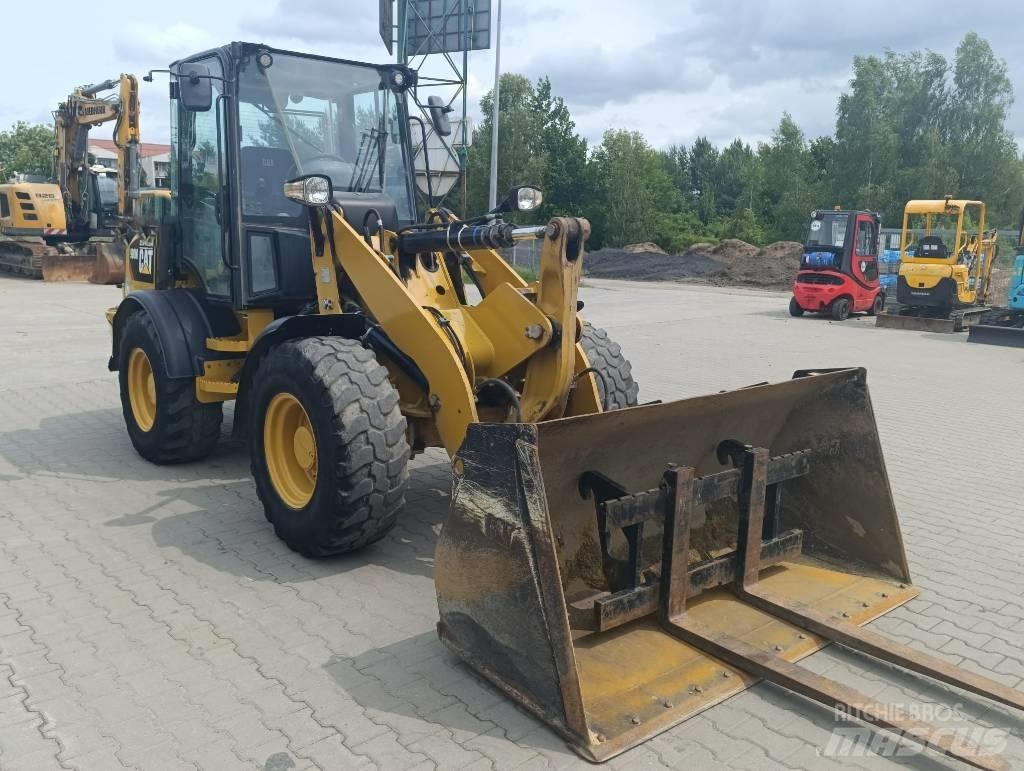 CAT 908M Naudoti ratiniai krautuvai