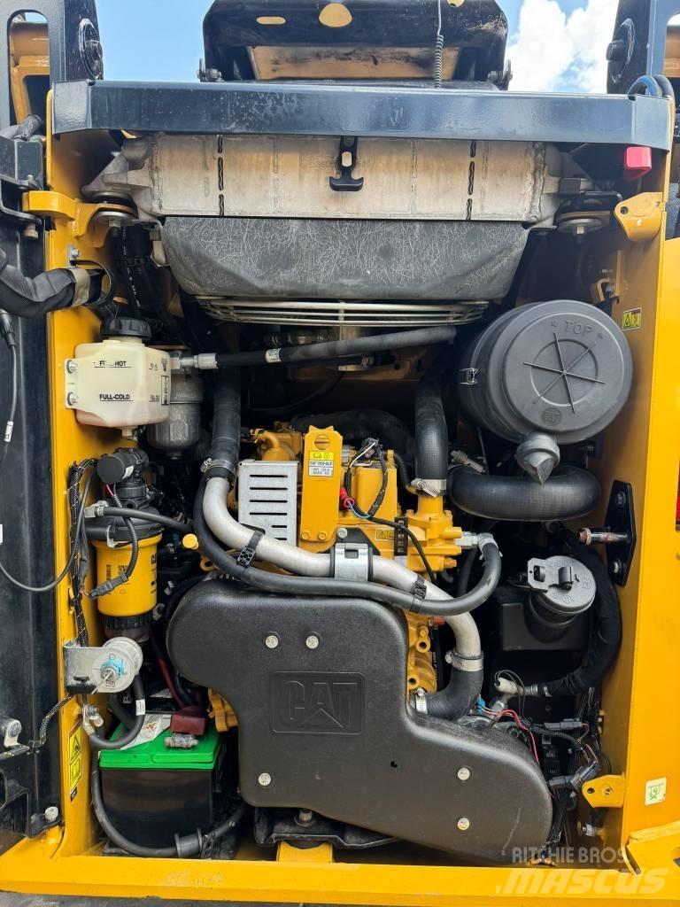 CAT 259D3 Krautuvai su šoniniu pasukimu