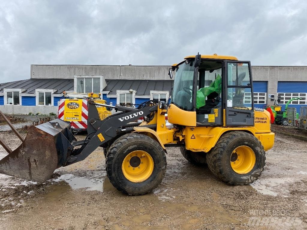 Volvo L 35 G Naudoti ratiniai krautuvai