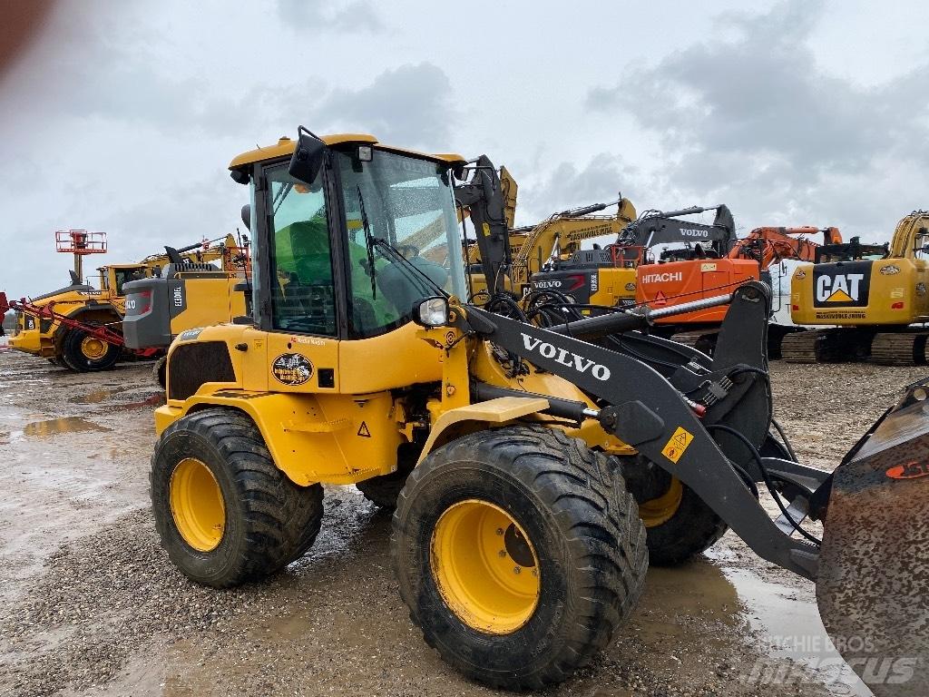 Volvo L 35 G Naudoti ratiniai krautuvai
