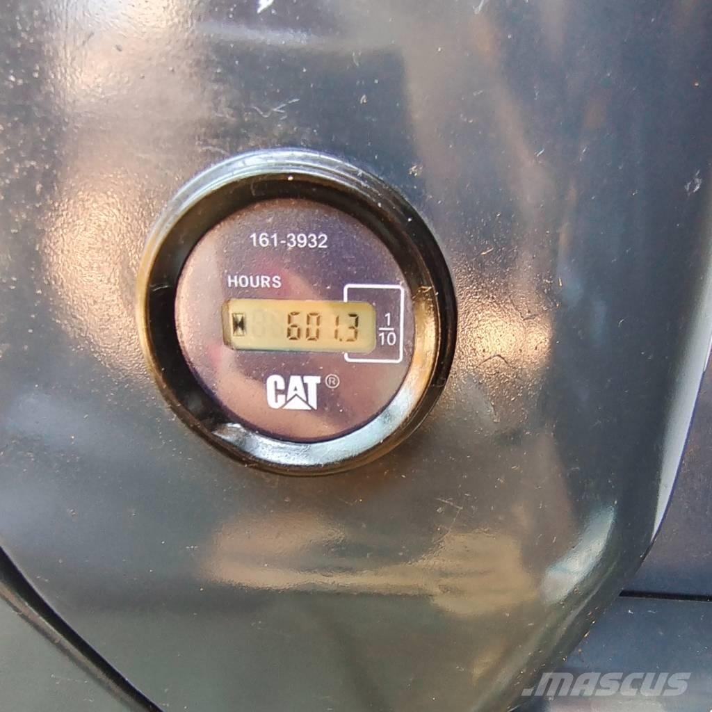 CAT 324 D L Vikšriniai ekskavatoriai