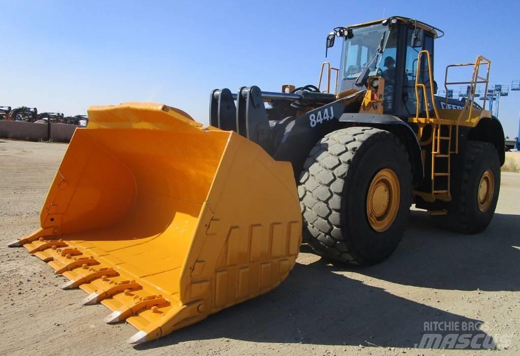 John Deere 844 J Naudoti ratiniai krautuvai
