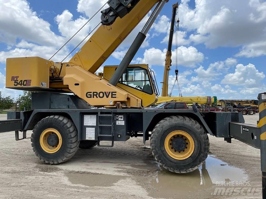 Grove RT 600 E Neapdoroto reljefo kranai