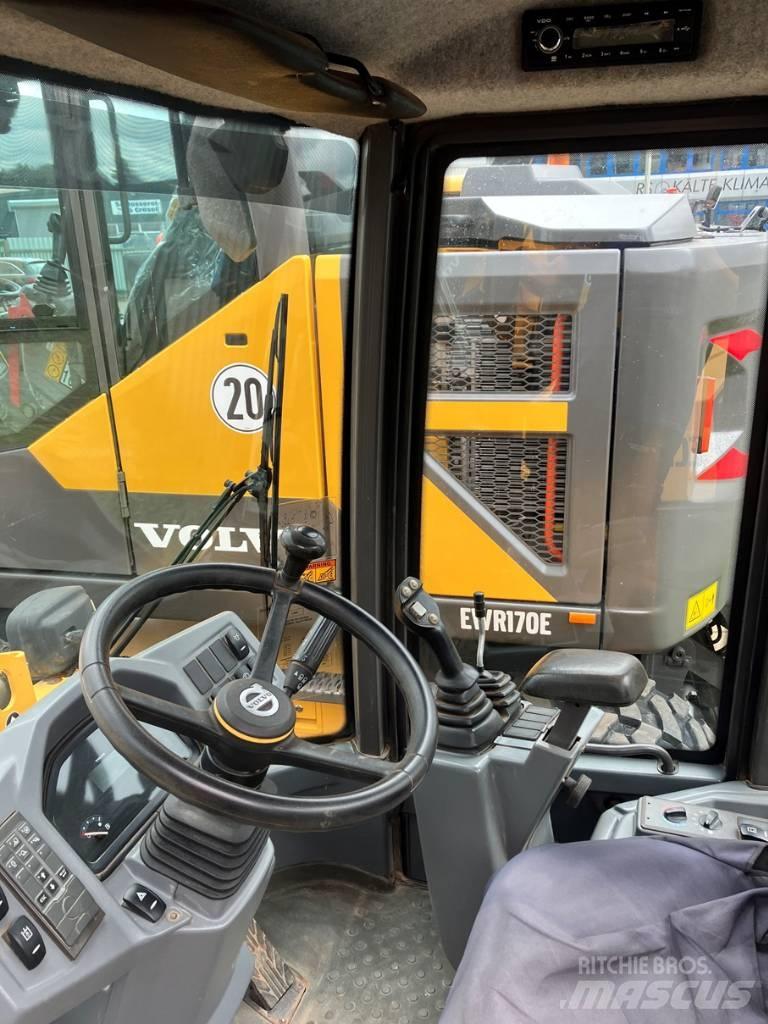 Volvo L 30 G Naudoti ratiniai krautuvai