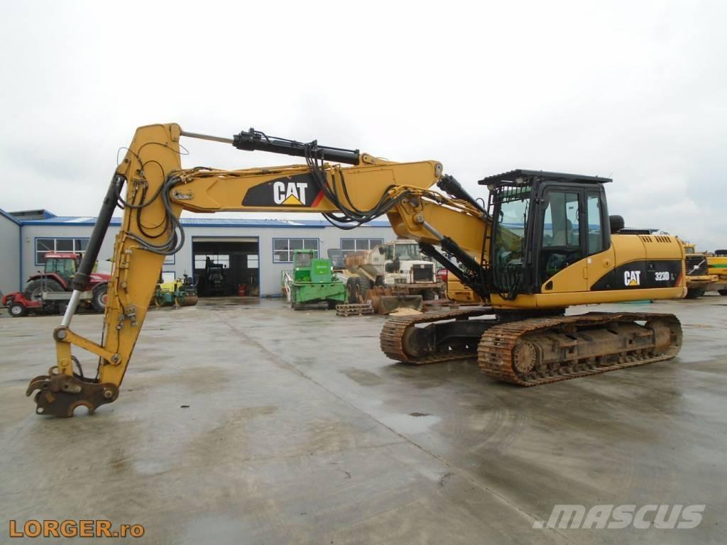 CAT 323 D Vikšriniai ekskavatoriai