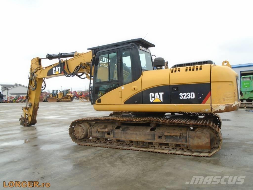 CAT 323 D Vikšriniai ekskavatoriai