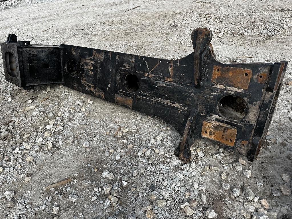 Komatsu 895 Važiuoklė ir suspensija