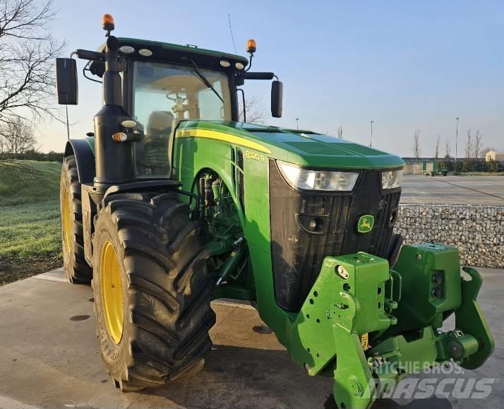 John Deere 8320 R Traktoriai