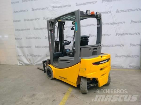 Jungheinrich EFG 320 Elektriniai šakiniai krautuvai