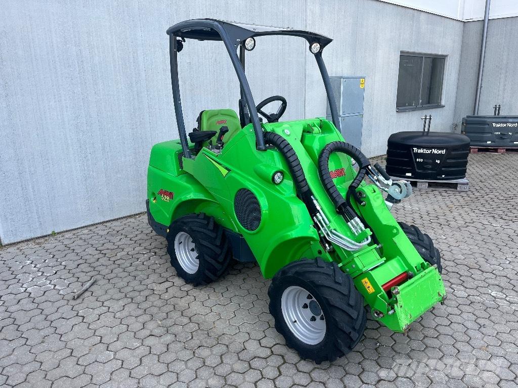 Avant 528 Daugiafunkciniai pakrovėjai