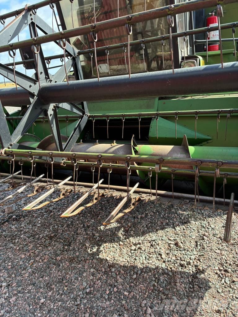 John Deere 1042 Derliaus nuėmimo kombainai