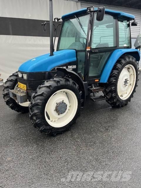 New Holland 5635 Traktoriai