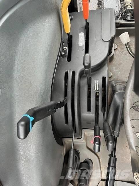 New Holland 5635 Traktoriai