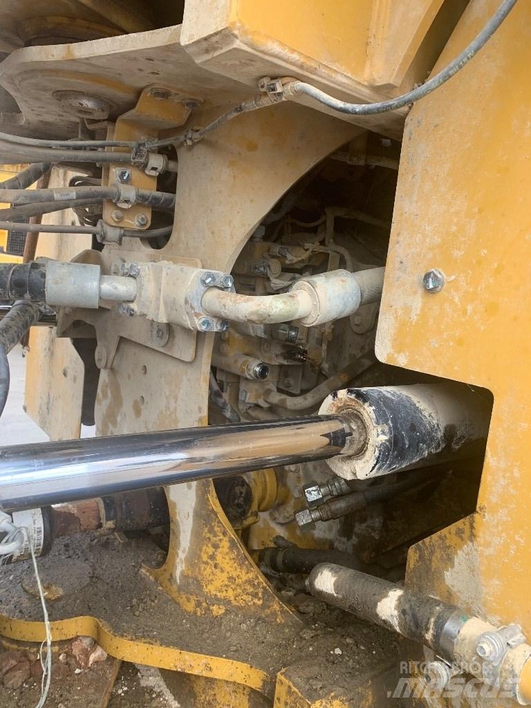 CAT 972 M Naudoti ratiniai krautuvai