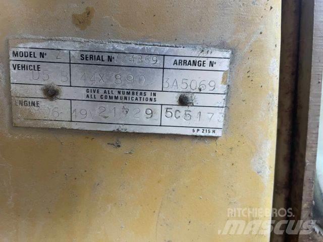 CAT D5B 44x890 Vikšriniai buldozeriai
